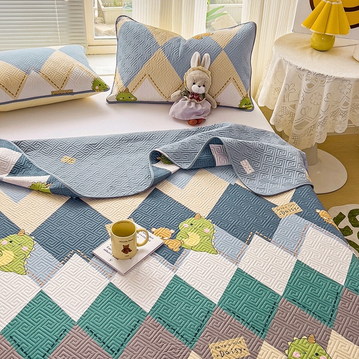 91家纺网 家纺一手货源 找家纺 羽爱家纺 2025新款A类双面全棉印花床盖套件 菱形恐龙