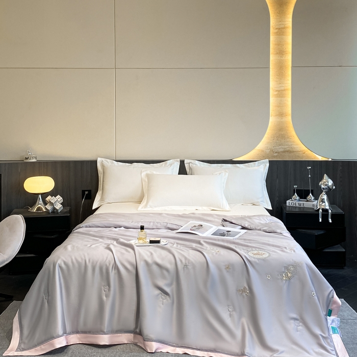 91家纺网 家纺一手货源 找家纺 （总）歌历斯家纺 2024新款亲肤舒适60S天丝简约款夏被 