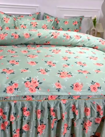 91家纺网 家纺一手货源 找家纺 小雨家纺 2026新款芦荟棉床裙四件套 春暖花开-浅绿