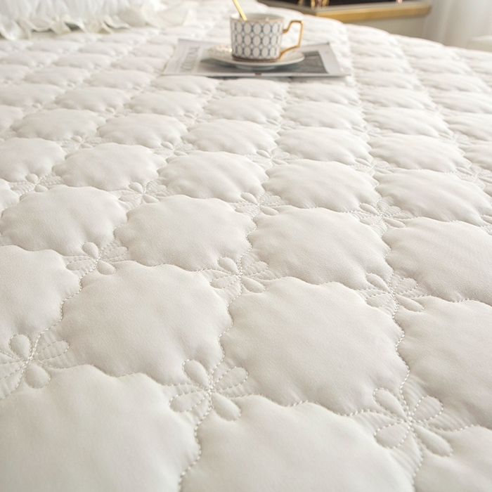 91家纺网 家纺一手货源 找家纺 忘忧草 2024新款亲肤磨毛夹棉床裙 佳人-公主白