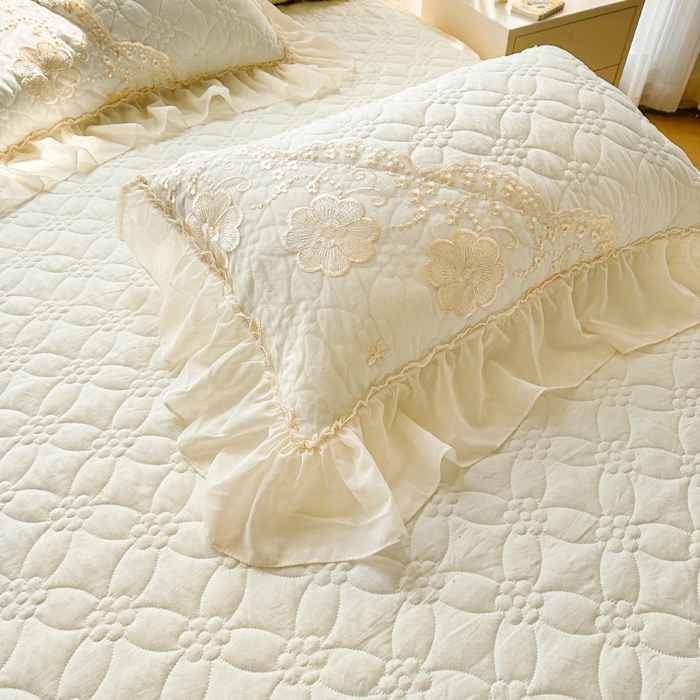 91家纺网 家纺一手货源 找家纺 罗艺轩 2024新款公主风水洗棉夹棉床裙款四件套-浪漫满屋床 浪漫满屋-牛乳白