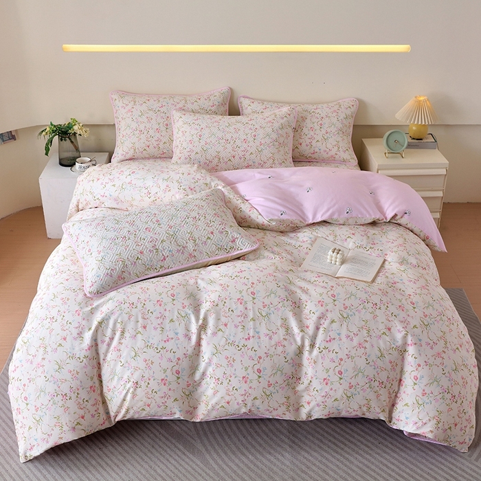 91家纺网 家纺一手货源 找家纺 羽爱家纺 2025新款A类双面全棉印花床盖套件 花蔓梦境