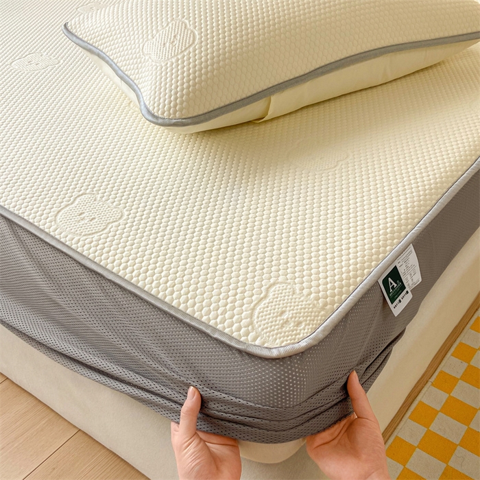 91家纺网 家纺一手货源 找家纺 吉象家纺 2024新款凉豆豆凉感软席凉席 小熊象牙白