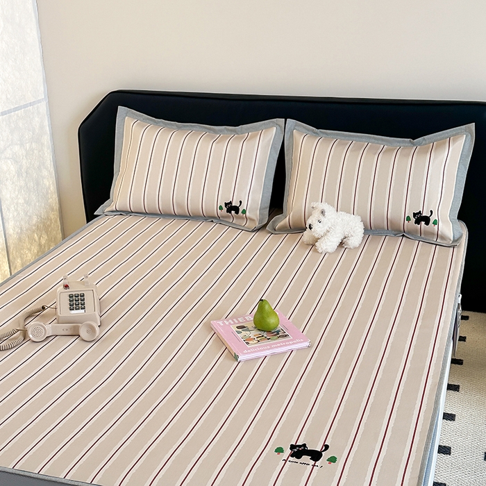 91家纺网 家纺一手货源 找家纺 昔可家纺 2024新款数码印花刺绣床笠款冰丝席 条纹猫咪