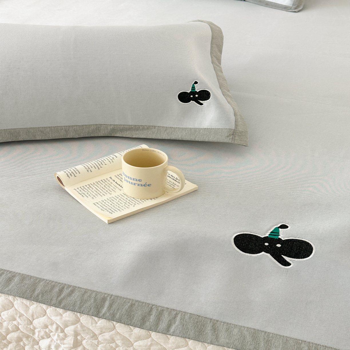 91家纺网 家纺一手货源 找家纺 昔可家纺 2024新款纯色绣花冰丝席平席款 派对小象