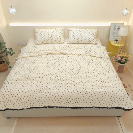 91家纺网 家纺一手货源 找家纺  有货  2024新款双层皱皱纱大豆被 寄相思