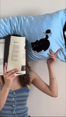 91家纺网 家纺一手货源 找家纺 黛舒家居 2024新款天丝条纹款四件套 黑色猫咪