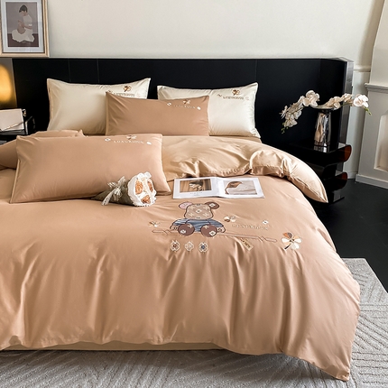 澳梵家居 2024新款60s全棉刺绣四件套--【路易斯熊】系列 路易斯熊-奇遇金