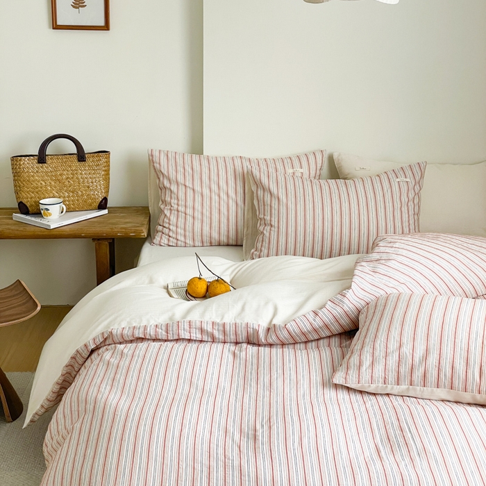 91家纺网 家纺一手货源 找家纺 玛奇朵 新款全棉色织立体提花四件套-海街日记 海街日记-粉橘（搭配米色床单）场景一