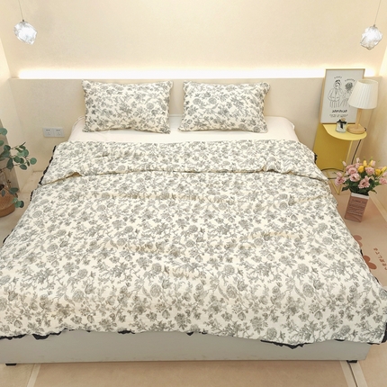 91家纺网 家纺一手货源 找家纺  有货  2024新款双层皱皱纱大豆被 如梦令