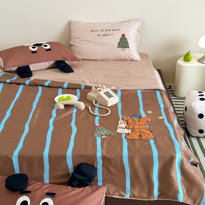 91家纺网 家纺一手货源 找家纺 黛舒家居 2024新款天丝条纹夏被款 小树熊