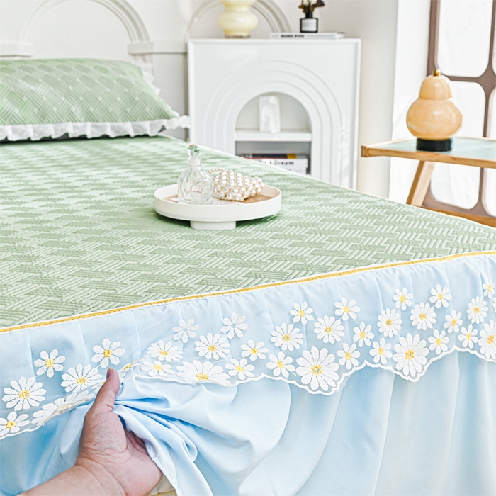 91家纺网 家纺一手货源 找家纺 共鸣沙发垫 2024新款A类凉感冰豆豆透气小菊花床裙系列 床裙冰豆小菊花浅绿