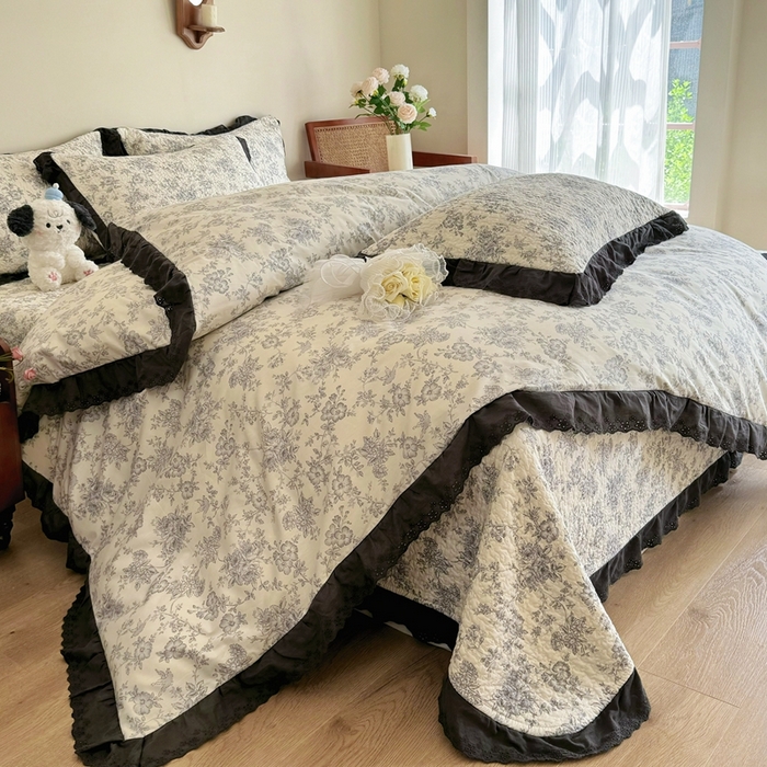 91家纺网 家纺一手货源 找家纺 添越 2024新款纯棉砂洗床盖 赫本风