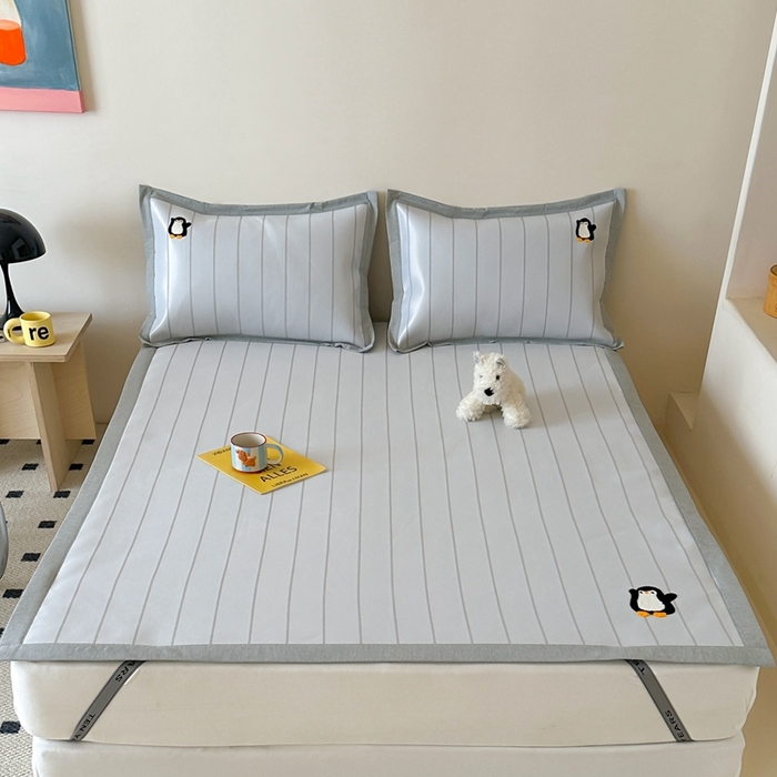 91家纺网 家纺一手货源 找家纺 时年 2024新款7A抗菌提花毛巾绣冰丝凉席（充值会员优惠10元） 冰丝毛巾绣-顽皮企鹅