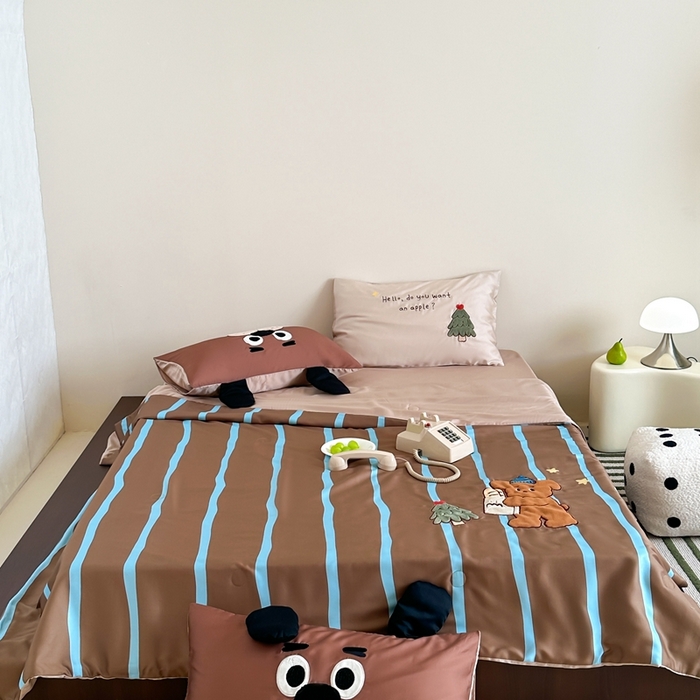 91家纺网 家纺一手货源 找家纺 黛舒家居 2024新款天丝条纹夏被款 小树熊