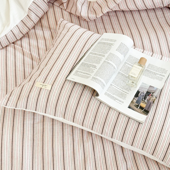 91家纺网 家纺一手货源 找家纺 玛奇朵 新款全棉色织立体提花四件套-海街日记 海街日记-红咖（搭配咖色床单）