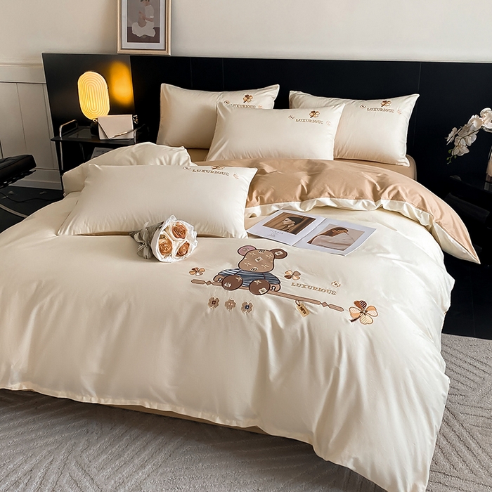 91家纺网 家纺一手货源 找家纺 （总）澳梵家居 2024新款60s全棉刺绣四件套--【路易斯熊】系列