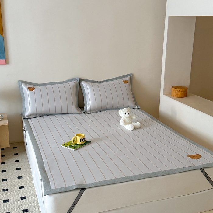 91家纺网 家纺一手货源 找家纺 时年 2024新款7A抗菌提花毛巾绣冰丝凉席（充值会员优惠10元） 冰丝毛巾绣-熊崽崽