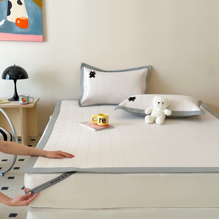 91家纺网 家纺一手货源 找家纺 时年 2024新款7A抗菌提花毛巾绣冰丝凉席（充值会员优惠10元） 冰丝毛巾绣-俏皮猫咪