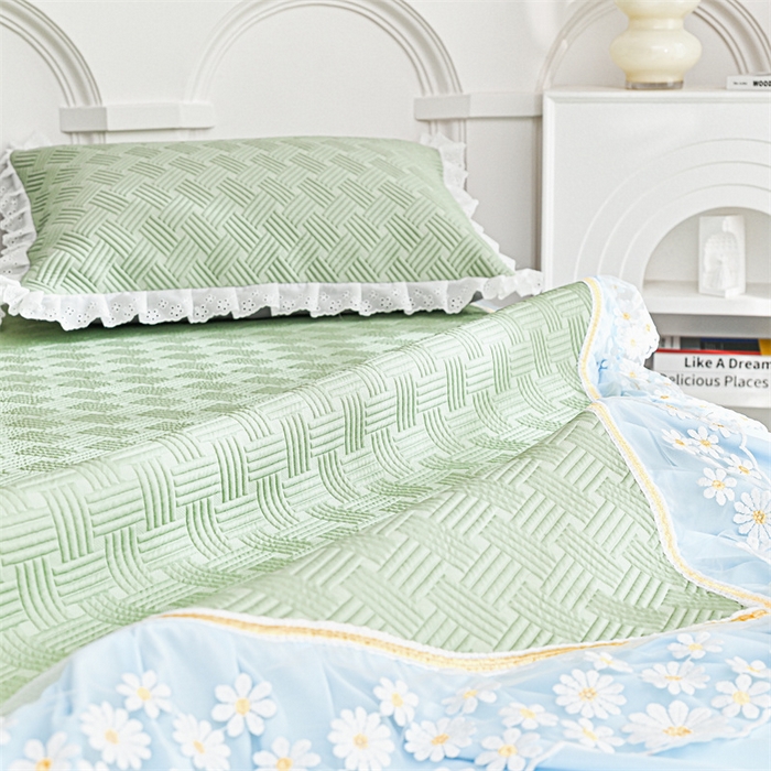 91家纺网 家纺一手货源 找家纺 共鸣沙发垫 2024新款A类凉感冰豆豆透气小菊花床裙系列 床裙冰豆小菊花浅绿