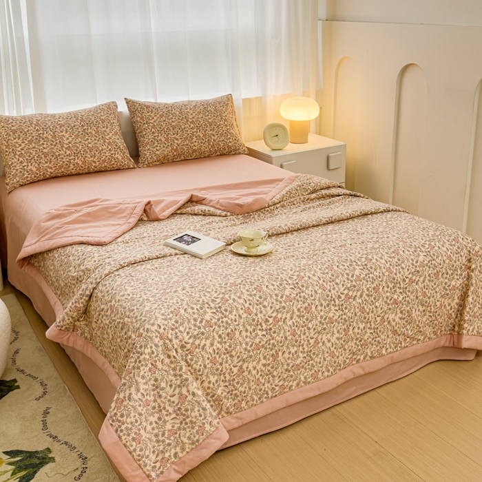 91家纺网 家纺一手货源 找家纺 金丝鸟家纺 2024新款全棉棉花夏被四件套 粉色花纹