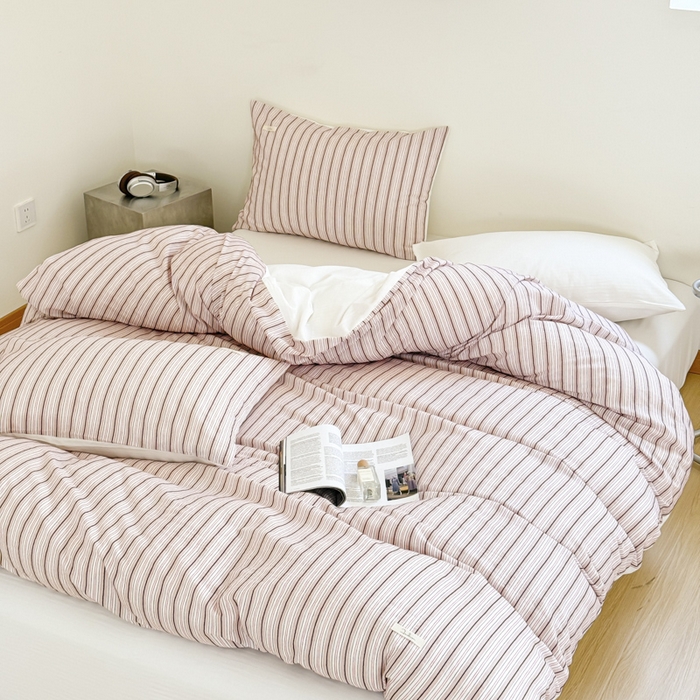 91家纺网 家纺一手货源 找家纺 玛奇朵 新款全棉色织立体提花四件套-海街日记 海街日记-红咖（搭配白色床单）