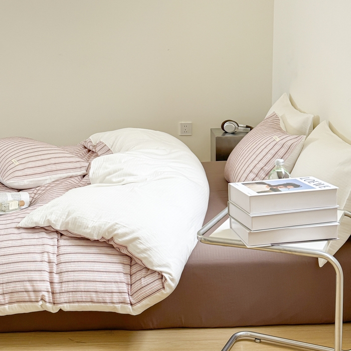 91家纺网 家纺一手货源 找家纺 玛奇朵 新款全棉色织立体提花四件套-海街日记 海街日记-红咖（搭配咖色床单）