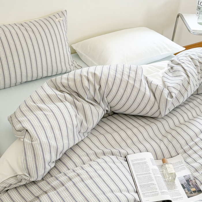 91家纺网 家纺一手货源 找家纺 玛奇朵 新款全棉色织立体提花四件套-海街日记 海街日记-蓝咖（搭配白色床单）