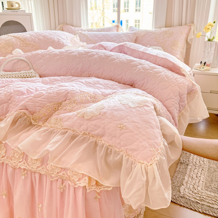 91家纺网 家纺一手货源 找家纺 （总）罗艺轩 2024新款公主风水洗棉夹棉床裙款四件套-浪漫满屋床