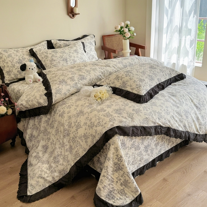 91家纺网 家纺一手货源 找家纺 添越 2024新款纯棉砂洗床盖 赫本风