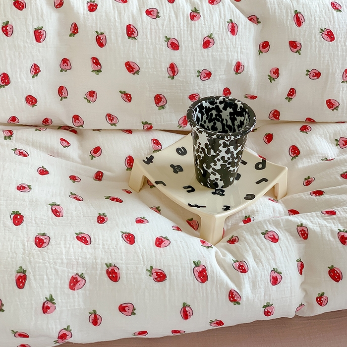 91家纺网 家纺一手货源 找家纺 萝莉家纺2025新款全棉双层皱皱纱四件套 甜甜草莓