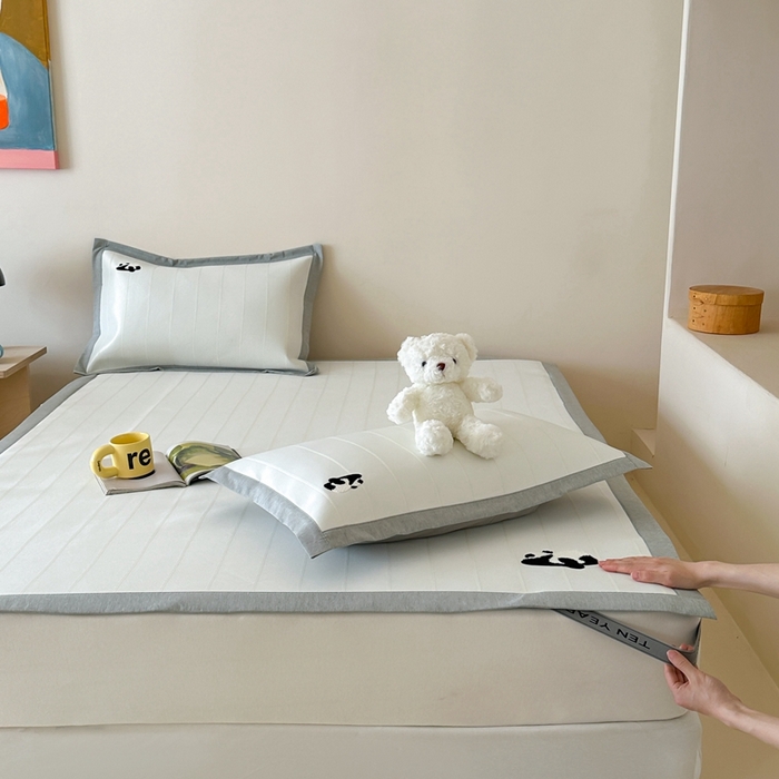 91家纺网 家纺一手货源 找家纺 时年 2024新款7A抗菌提花毛巾绣冰丝凉席（充值会员优惠10元） 冰丝毛巾绣-熊猫嘟嘟