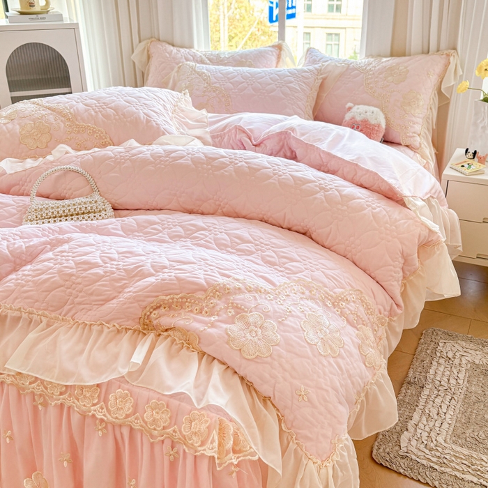 91家纺网 家纺一手货源 找家纺 （总）罗艺轩 2024新款公主风水洗棉夹棉床裙款四件套-浪漫满屋床