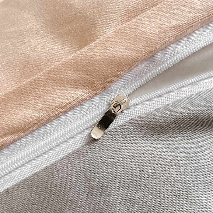 91家纺网 家纺一手货源 找家纺 澳梵家居 2024新款60s全棉刺绣四件套--【路易斯熊】系列 路易斯熊-白桃粉灰