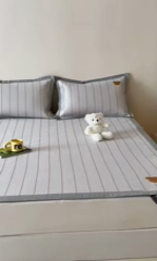 91家纺网 家纺一手货源 找家纺 时年 2024新款7A抗菌提花毛巾绣冰丝凉席（充值会员优惠10元） 冰丝毛巾绣-熊崽崽