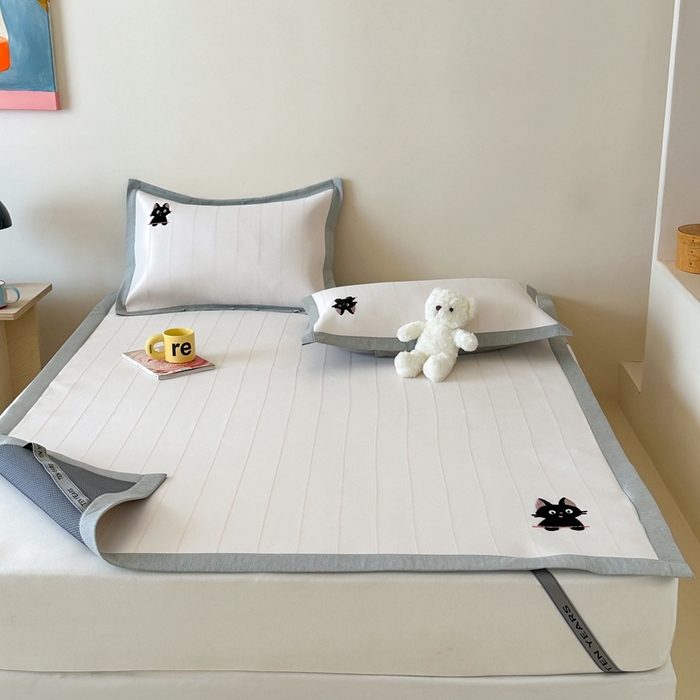 91家纺网 家纺一手货源 找家纺 时年 2024新款7A抗菌提花毛巾绣冰丝凉席（充值会员优惠10元） 冰丝毛巾绣-俏皮猫咪