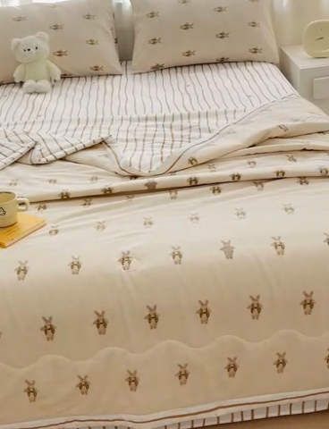 91家纺网 家纺一手货源 找家纺 金丝鸟家纺 2024新款全棉棉花夏被四件套 跳跳兔