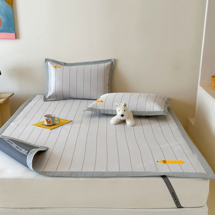 91家纺网 家纺一手货源 找家纺 时年 2024新款7A抗菌提花毛巾绣冰丝凉席（充值会员优惠10元） 冰丝毛巾绣-腊肠狗