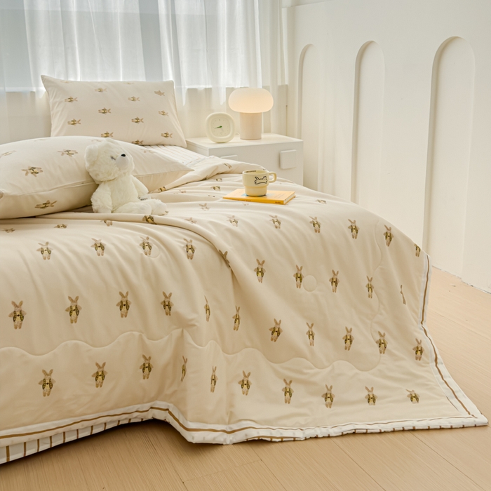 91家纺网 家纺一手货源 找家纺 金丝鸟家纺 2024新款全棉棉花夏被四件套 跳跳兔