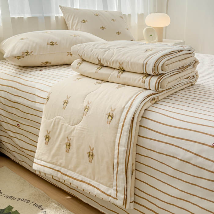 91家纺网 家纺一手货源 找家纺 金丝鸟家纺 2024新款全棉棉花夏被四件套 跳跳兔