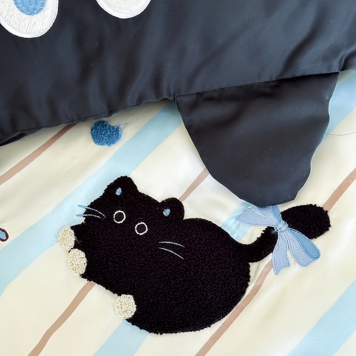 91家纺网 家纺一手货源 找家纺 黛舒家居 2024新款天丝条纹款四件套 黑色猫咪