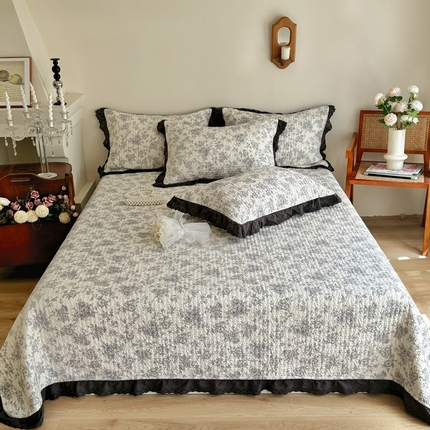 91家纺网 家纺一手货源 找家纺 添越 2024新款纯棉砂洗床盖 赫本风