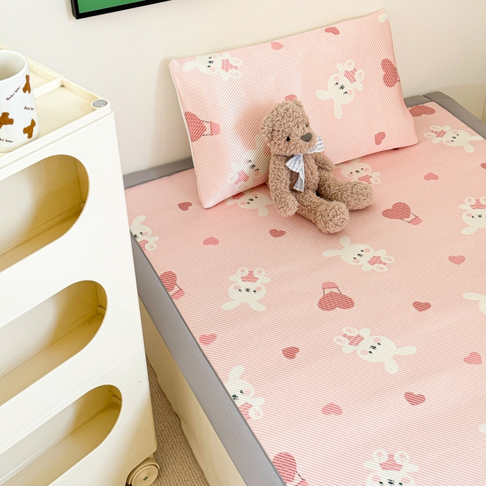 91家纺网 家纺一手货源 找家纺 喜多兔儿童家纺 2024新款抗菌大豆纤维隔尿凉席 粉色气球小兔