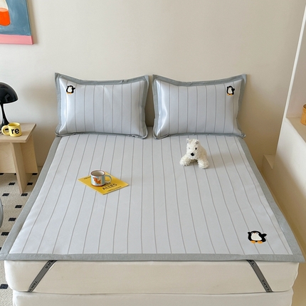 91家纺网 家纺一手货源 找家纺 时年 2024新款7A抗菌提花毛巾绣冰丝凉席（充值会员优惠10元） 冰丝毛巾绣-顽皮企鹅