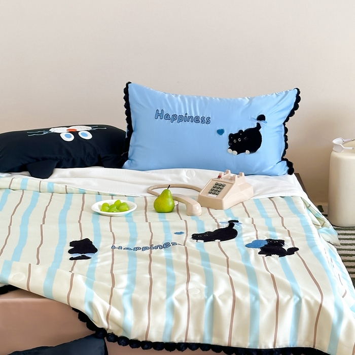 91家纺网 家纺一手货源 找家纺 黛舒家居 2024新款天丝条纹夏被款 黑色猫咪