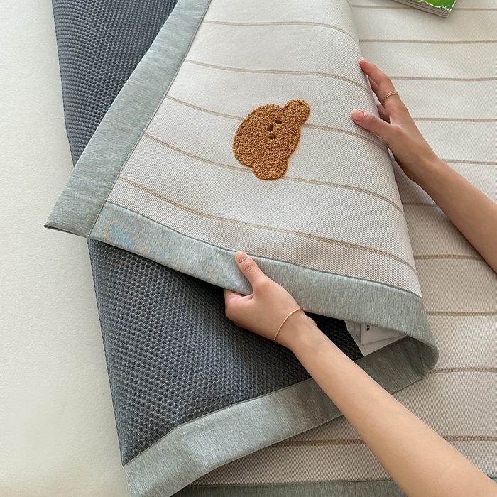 91家纺网 家纺一手货源 找家纺 时年 2024新款7A抗菌提花毛巾绣冰丝凉席（充值会员优惠10元） 冰丝毛巾绣-熊崽崽