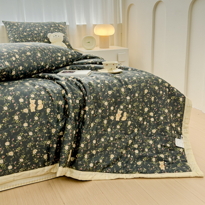 91家纺网 家纺一手货源 找家纺 金丝鸟家纺 2024新款全棉棉花夏被四件套 蔷薇布偶熊