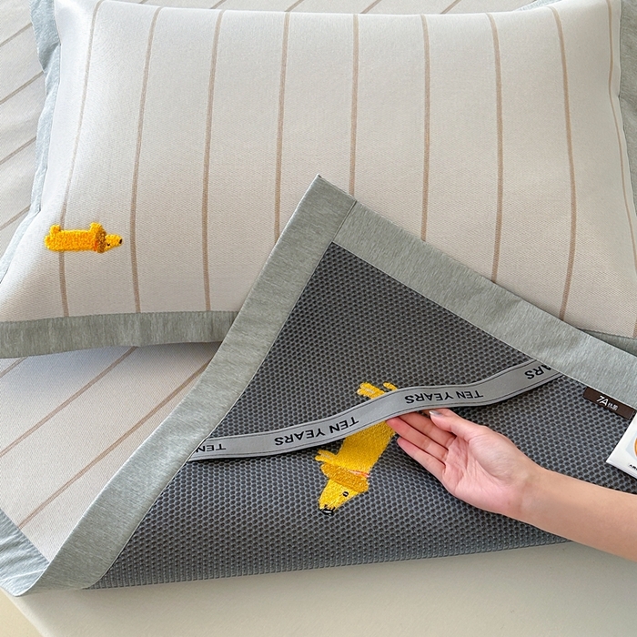 91家纺网 家纺一手货源 找家纺 时年 2024新款7A抗菌提花毛巾绣冰丝凉席（充值会员优惠10元） 冰丝毛巾绣-腊肠狗