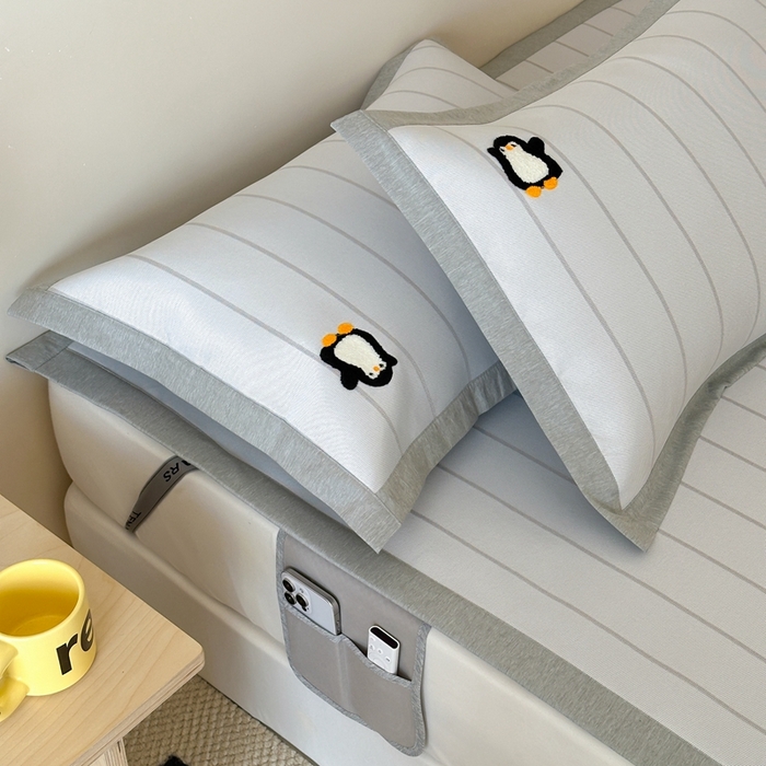 91家纺网 家纺一手货源 找家纺 时年 2024新款7A抗菌提花毛巾绣冰丝凉席（充值会员优惠10元） 冰丝毛巾绣-顽皮企鹅