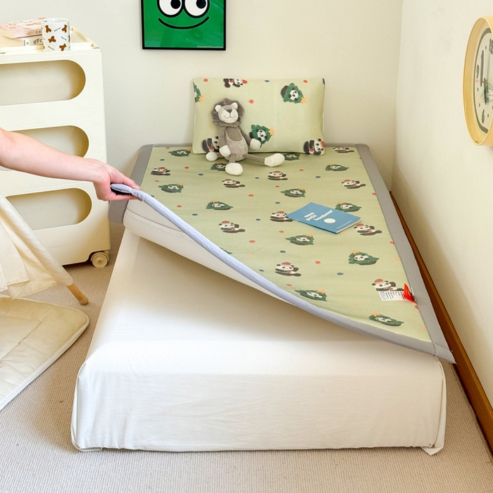 91家纺网 家纺一手货源 找家纺 喜多兔儿童家纺 2024新款抗菌大豆纤维隔尿凉席 绿色圣诞熊猫